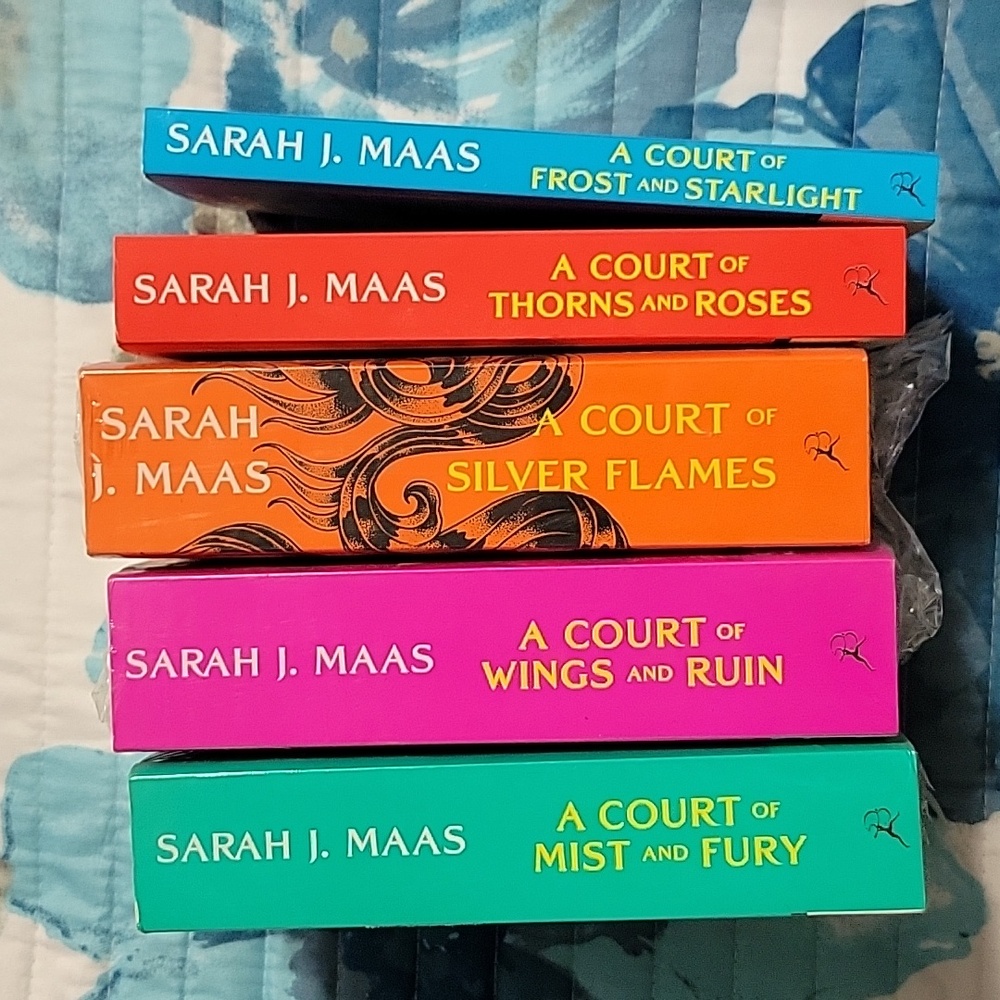 A Court of Thornes and Roses 5 book set Maas